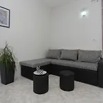 Apartman In Ka Tel Gomilica Near The Sea