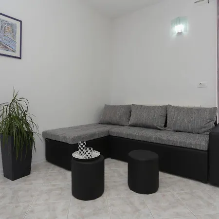 Apartament In Ka Tel Gomilica Near The Sea