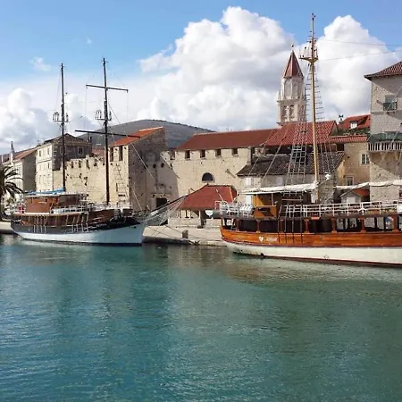 Enchanting In Ka Tel Gomilica Near Kaštela